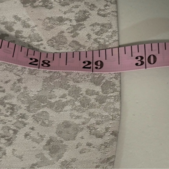 Chico's Size 2.5 - Large 12/14 - Python Fitted Shirt Blouse - LIGHT GRAY - B14 - Picture 9 of 12